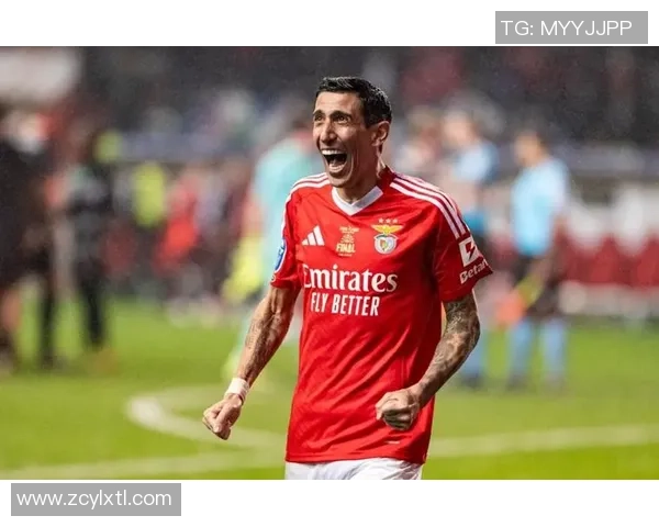 足球十大创新球星榜单解析：引领时代潮流的先锋人物